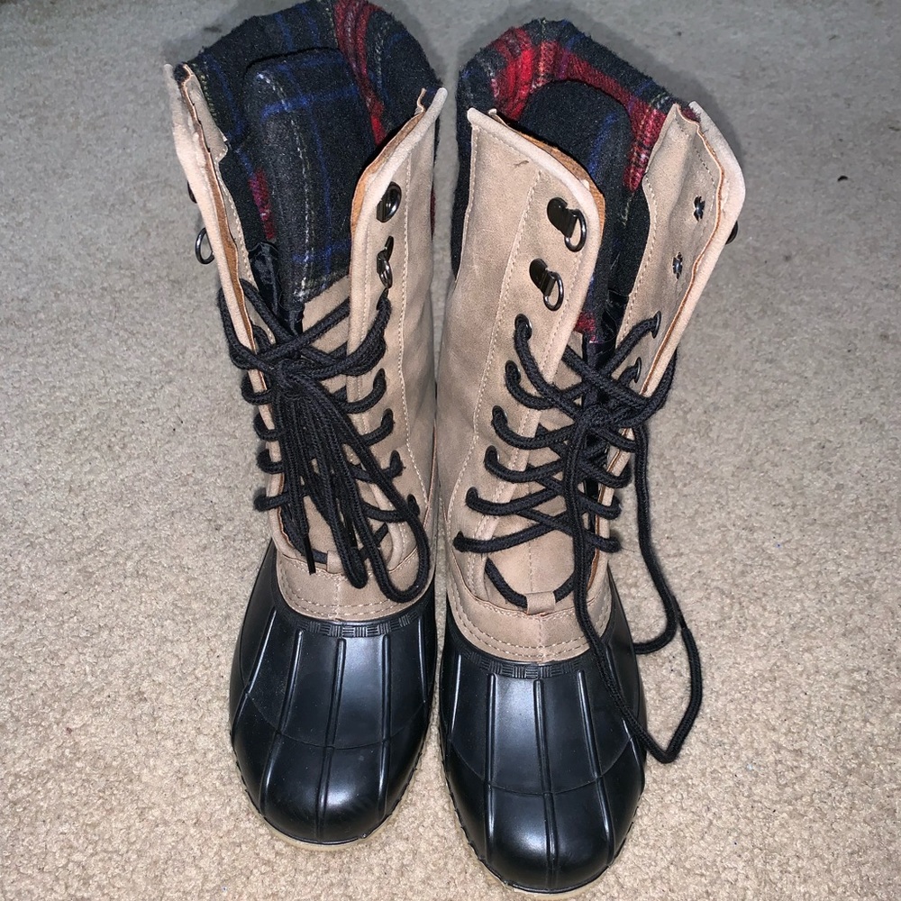 Snow boots